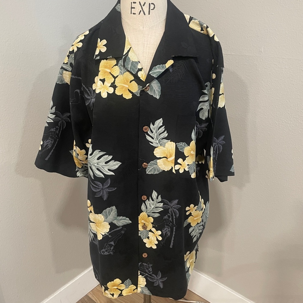 Men’s Large Silk Hawaiian Shirt.